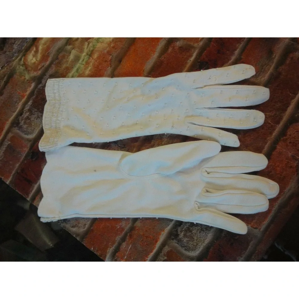 Vintage stretchy nylon beaded off white womens ladies‎ wrist gloves Hong kong